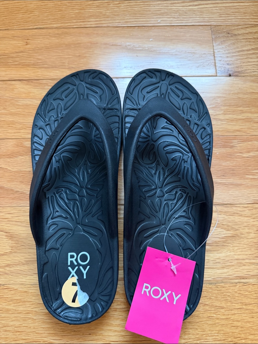 Roxy Black Sandal Flip Flops with Pink Tag